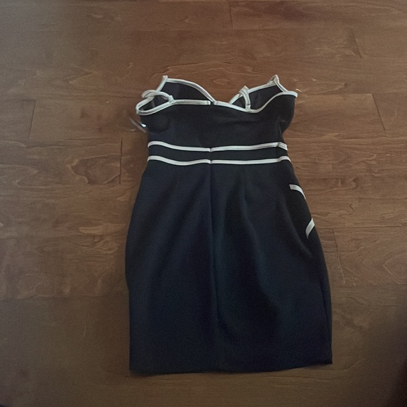 A black mini dresses size small - Picture 2 of 3